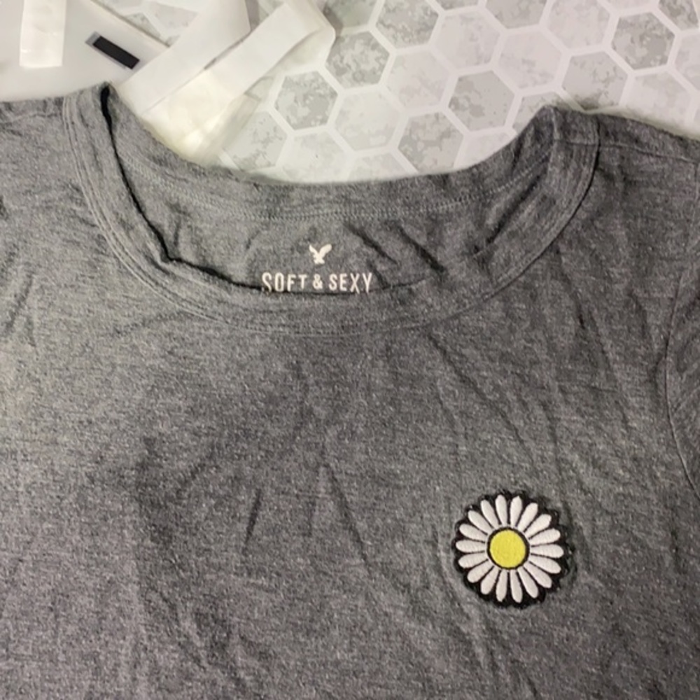 American Eagle XSmall Soft & Sexy Daisy Short Sleeve T Shirt - Picture 4 of 5